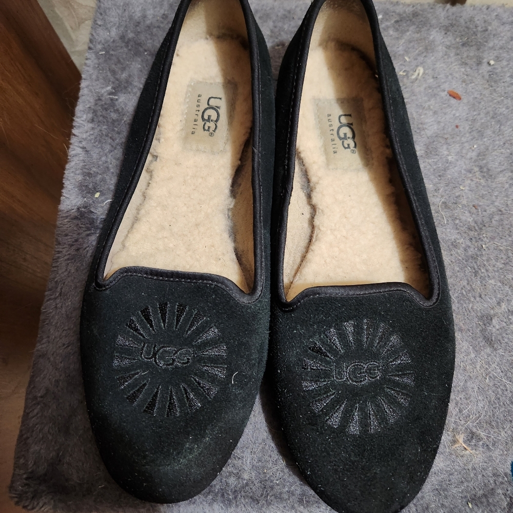 EUC Ugg Alloway Suede flats with warm Sherpa footpads